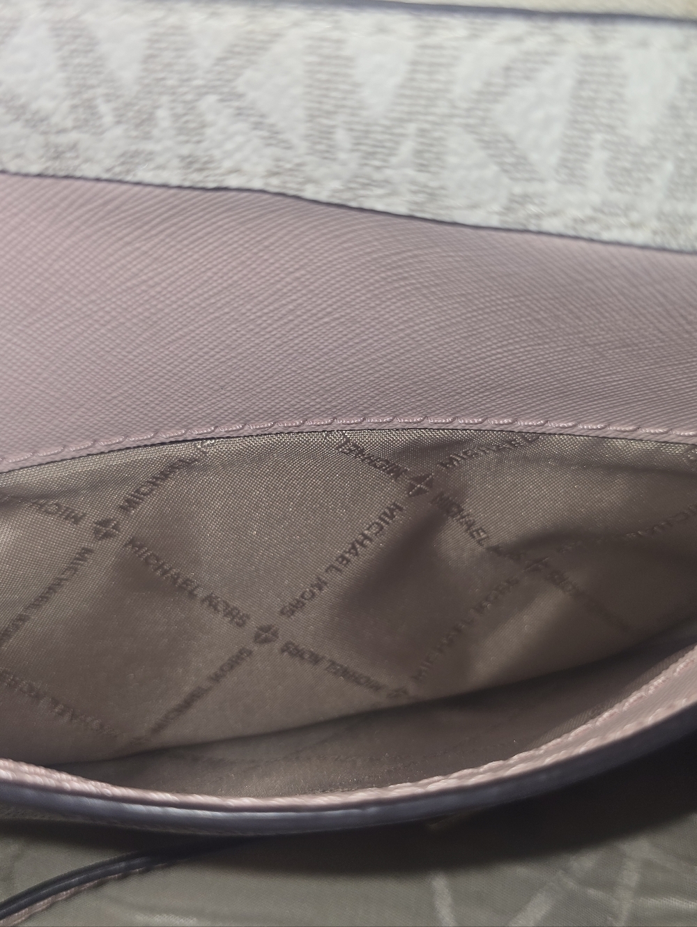 Michael Kors NWOT Pink Vanilla MK Logo Crossbody Bag Gold Chain w Certificate - Picture 8 of 9